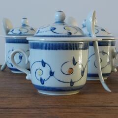 【未使用品】三色唐草バラエティーカップ4客 スプーン、蓋付き 雅峰の画像