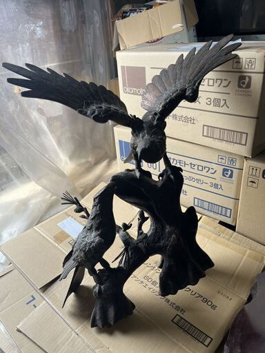 鷹の置物