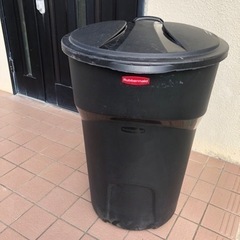 Rubbermaidゴミ箱