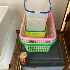 衣装ケース　カゴ　突っ張り棒ほかの画像