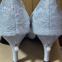 【開封済み新品】パールデザイン　レースパンプス　Mの画像