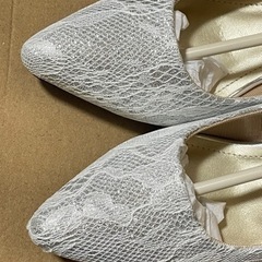 【開封済み新品】パールデザイン　レースパンプス　Mの画像