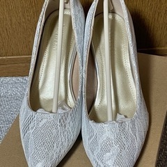 【開封済み新品】パールデザイン　レースパンプス　Mの画像
