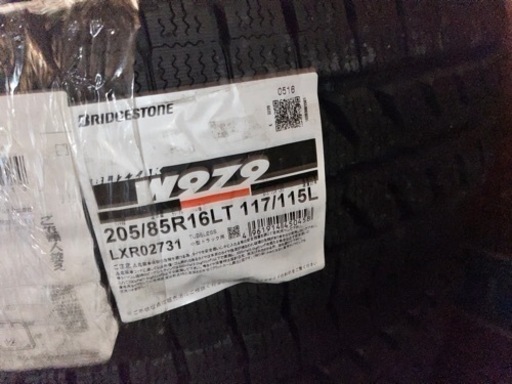 トラックスタッドレス　205/85r16スタッドレス　新品