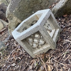 石灯篭　庭石　中位の画像