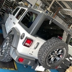 jeep jl ラングラーアンリミテッドスポーツの画像
