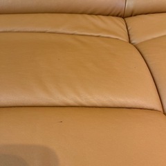 座りやすいレザーソファの画像