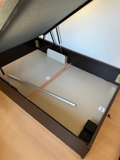 ニトリ　跳ね上げ　ベッドフレーム　寝具　ダブル　収納