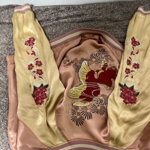 めちゃくちゃカッコいいスカジャンだよー