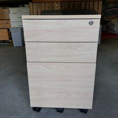 デスクワゴン　880円で販売（130）