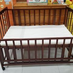 ベビーベッド 幅77cm ベビー用品 マット付き 家具 ヤトミ 寝具 ダークブラウン 苫小牧西店の画像