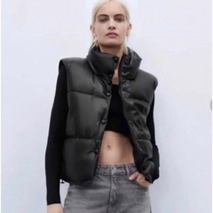zara フェイクレザー パフダウンベスト 