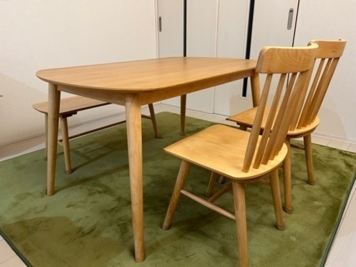 美品　ダイニングテーブル　4人掛け　木製