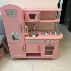 可愛いピンクの子供用キッチン　