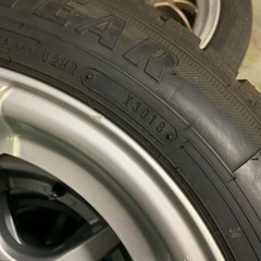 バリ山 175/70R14 アルミ付きスタッドレス コンパクトカーに マルチの画像