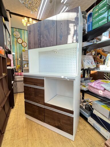 三友ファニチャー キッチンボード 3枚扉 スライドテーブル 引出し4個 ツートンカラー ホワイト×ブラウン(木目模様) コンセント4個 (2口×2) レンジボード 食器棚★幅98cm×奥行44㎝×高さ180㎝★近隣配送無料 買取帝国 朝霞店