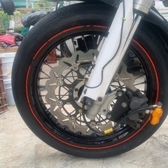 トリッカー使用スーパーモタードホイールセットの画像