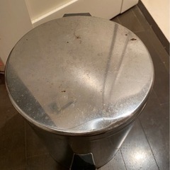 ゴミ箱の画像