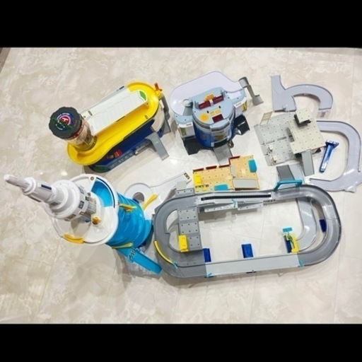 トミカタワー　立体駐車場　ポリスステーション　高速道路　ガソリンスタンド