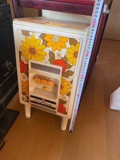 昭和レトロポップ　米びつ　花柄　ホワイト　イエロー