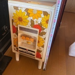 昭和レトロポップ　米びつ　花柄　ホワイト　イエロー