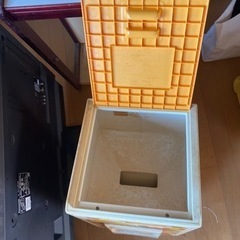昭和レトロポップ　米びつ　花柄　ホワイト　イエローの画像