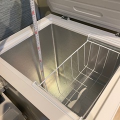 【広島市に取りに来て頂ける方のみ！】2023年製 小型冷凍ストッカー66L 上開き 使用時間1ヶ月未満