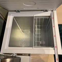 【広島市に取りに来て頂ける方のみ！】2023年製 小型冷凍ストッカー66L 上開き 使用時間1ヶ月未満