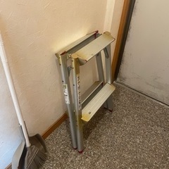小さい脚立の画像