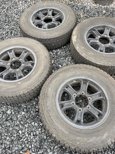 【スタッドレスタイヤ】ホイール付き ハイエース　4本セット