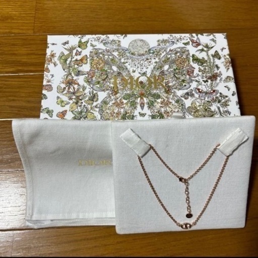 Diorネックレス