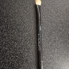 MAC メイクブラシ アイシャドウ、ハイライトに