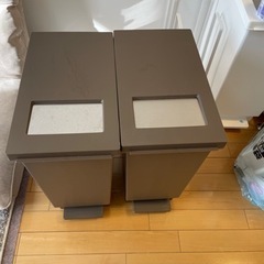 1000円渡します。　ゴミ箱　キッチン