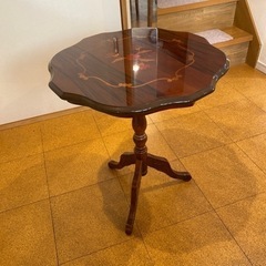 美品　カフェテーブルの画像