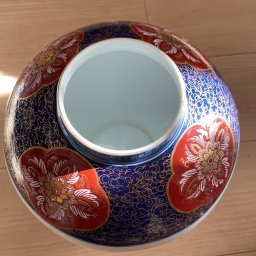 有田焼　花瓶　金彩　梅　高さ約21cm