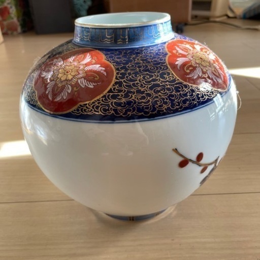 有田焼　花瓶　金彩　梅　高さ約21cm