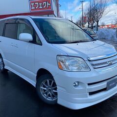 全国自社ローン！！全国納車始めました！！ノア！X！特別価格コミコミ27万円！　4WD　ムーンルーフ　片側PWスライドドア　3列シート　アイドルアップ　ナビ　TV！の画像