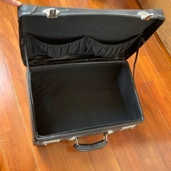 トランク　黒　かばん　アンティーク風の画像