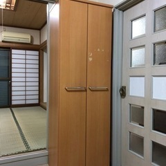 収納家具(玄関、ダイニング、子供部屋等) 掃除用具入れ　戸棚　