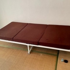 組立式・スチールフレーム・シングルベッド・折り畳みマットレス付きの画像