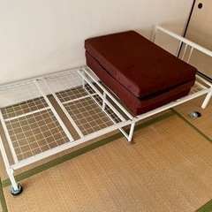 組立式・スチールフレーム・シングルベッド・折り畳みマットレス付きの画像