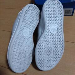 (値下げ！)200　adidas　白　箱付きの画像