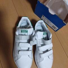 (値下げ！)200　adidas　白　箱付きの画像