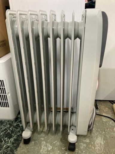 デロンギ オイルヒーター H7708 12EFSN-GY 中古 リサイクルショップ宮崎屋住吉店24.1.31k