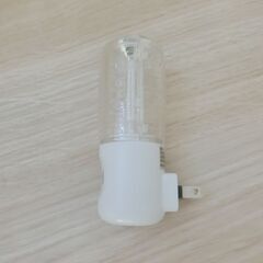 0円：室内用 センサーライト 暗くなると自動点灯 明暗センサーラ...