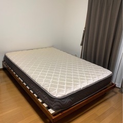 値下中！脚付きすのこベッド（ダブル）