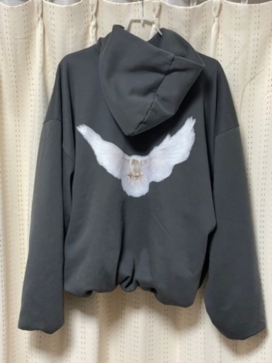 イージーギャップ×バレンシアガ パーカー　フリマサイトの相場6〜10万円！