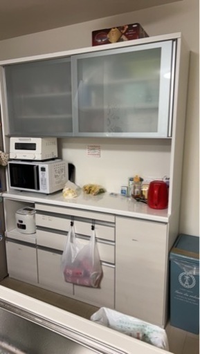 〜156㎝食器棚〜三万円から五万円で相談させてください。