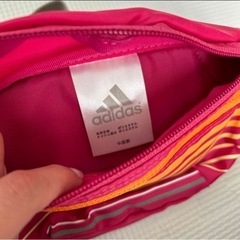 adidas ランニングバッグの画像