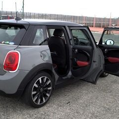 MINI ミニ クーパー cooper H26年10月モデル(F55)【1オーナー】5ドア DBA-XS15 LEDヘッドライト 17インチ純正ホイル 検R6年2/3の画像